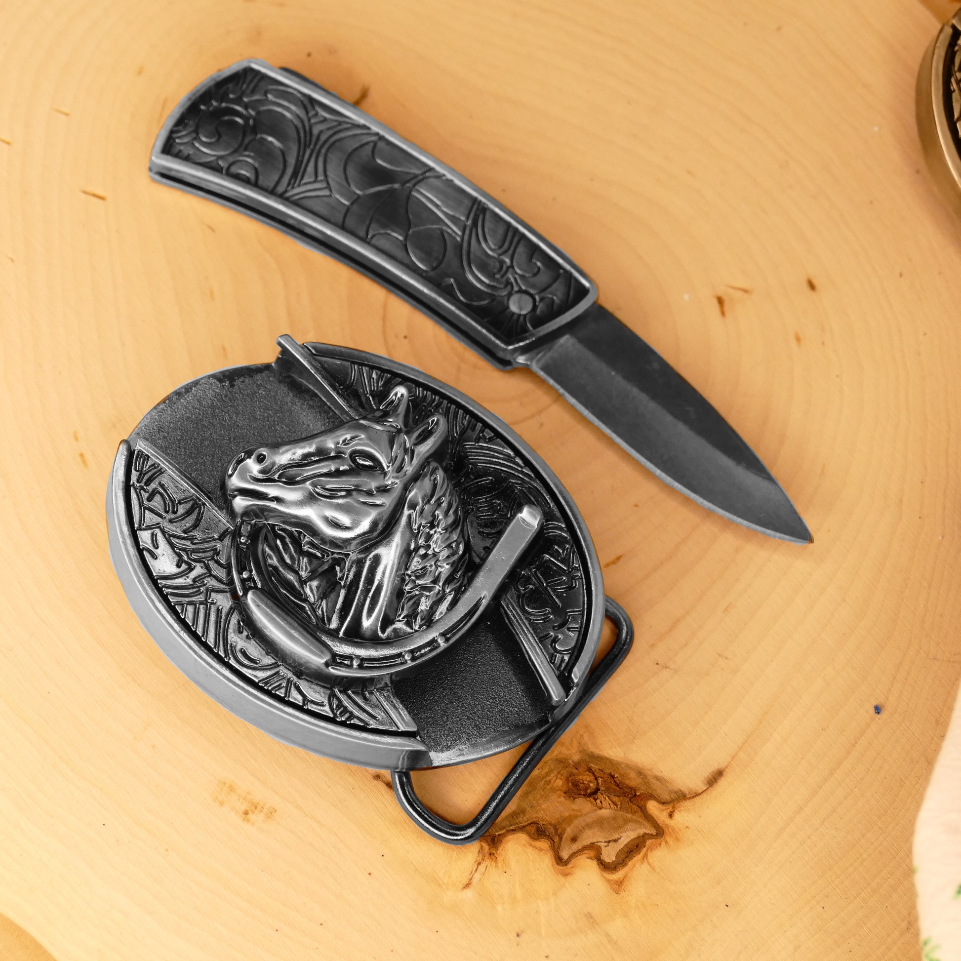 Horseshoe Belt Buckle Knife – BladeBuckle